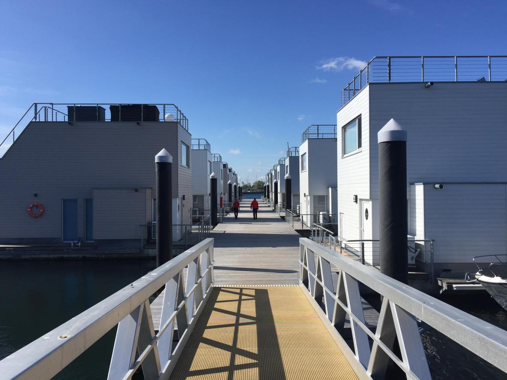Schwimmendes Ferienhaus Antares One By Seeblick Ferien Oro, Rundum Wasser, Sauna Olpenitz Exterior foto